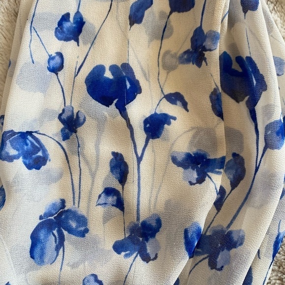 Blue Floral Blouse MISA Los Angeles Vyvienne Floral Tie-Neck Blouson Top small - Picture 13 of 14